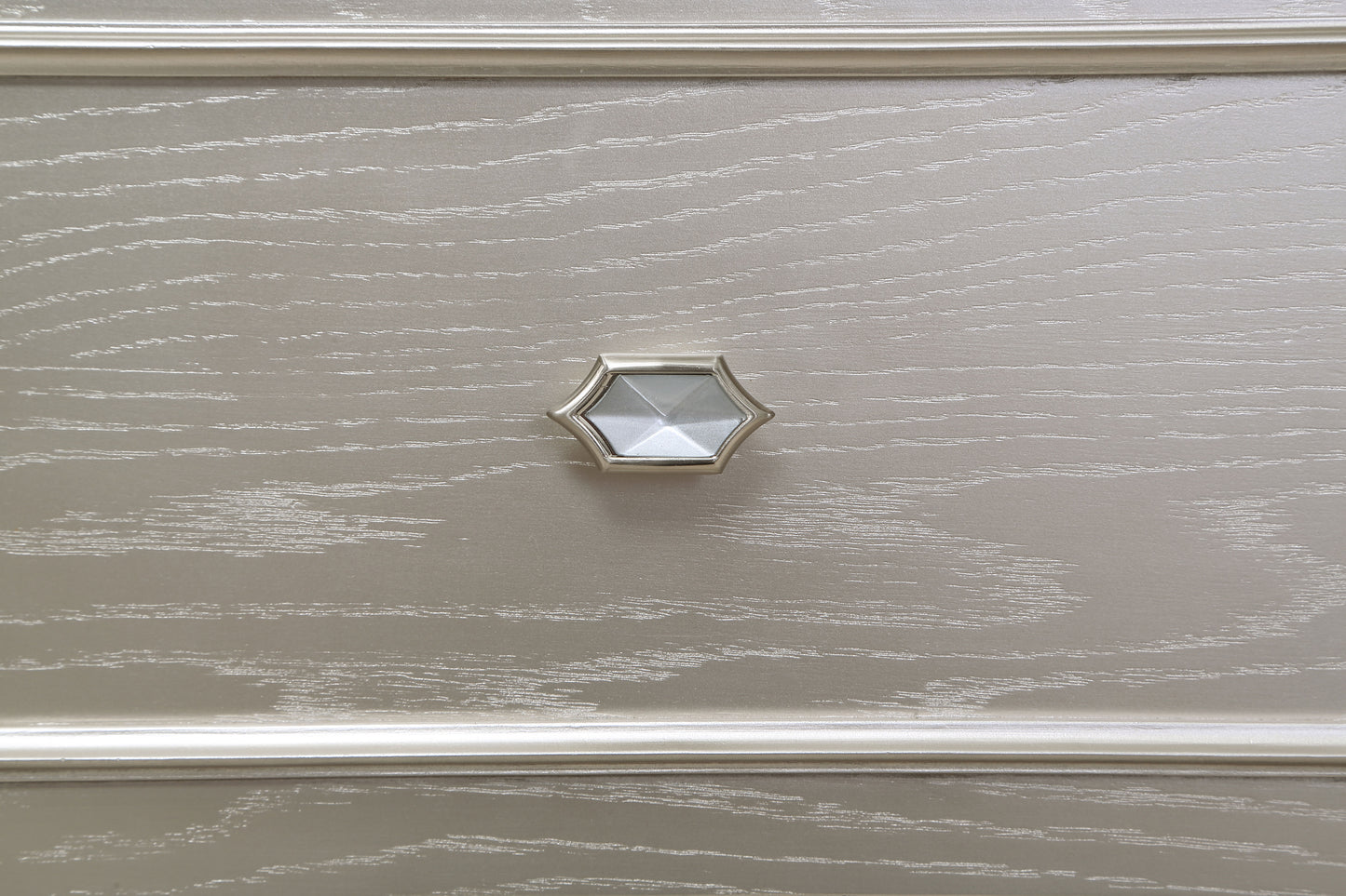 Evangeline 4-drawer Vanity Desk Makeup Table Silver Oak